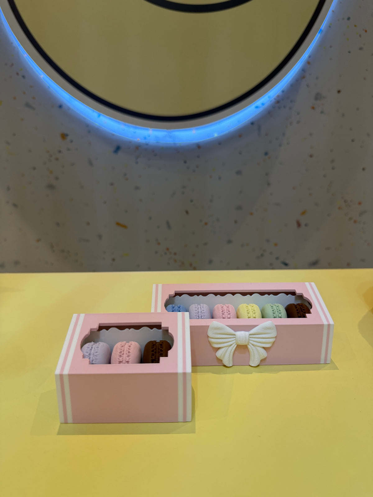 Macaroon Gift Box Clicker