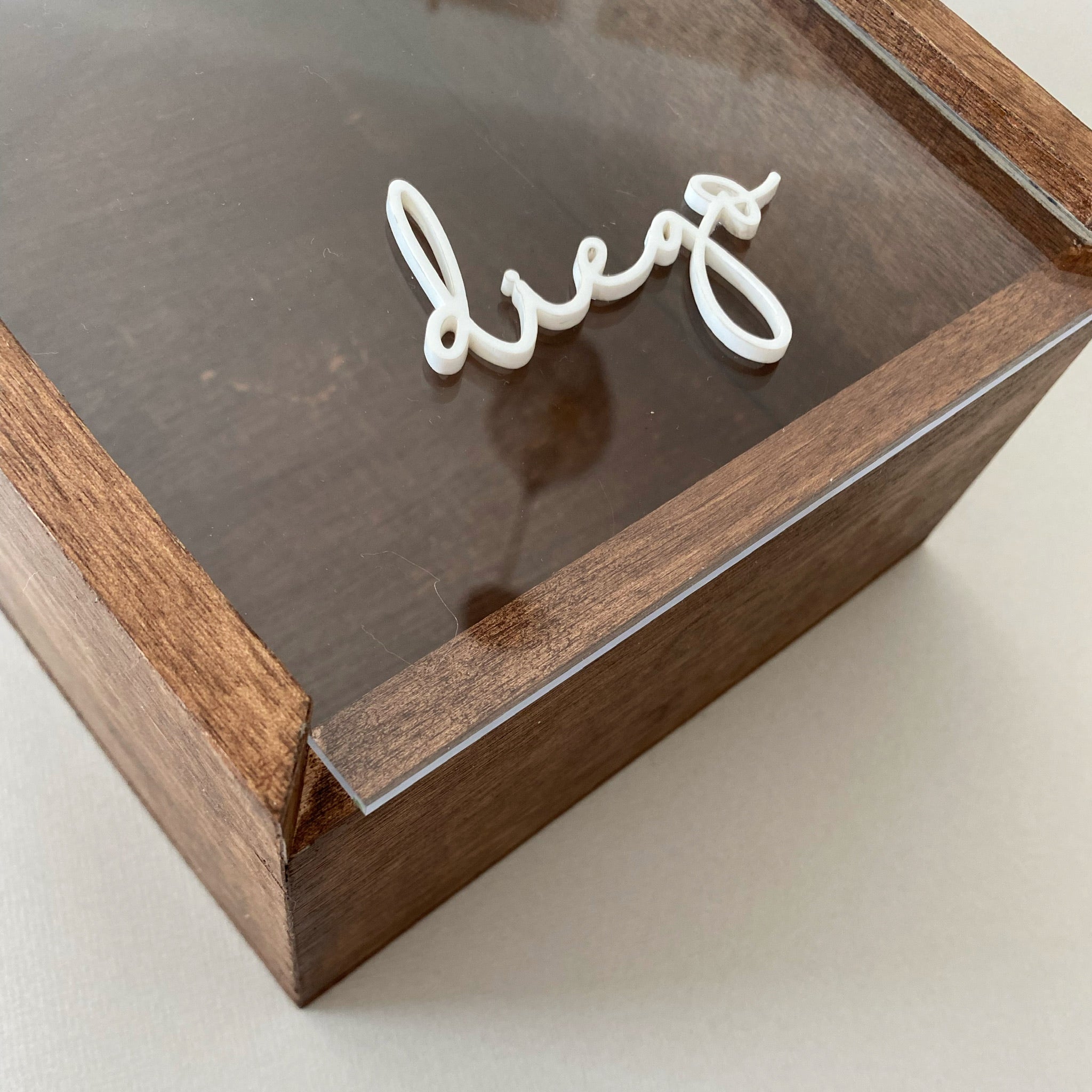 Caja de bautizo en madera